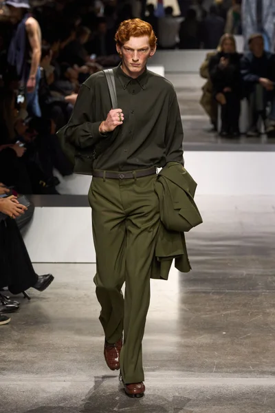 Look 3